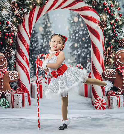 20251207-Dance-Station-Studios-Christmas-Portraits-3989