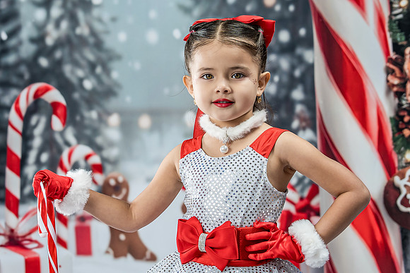 20251207-Dance-Station-Studios-Christmas-Portraits-3995