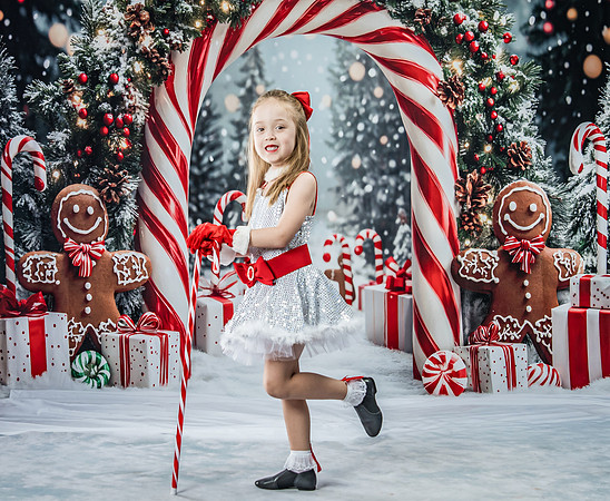 20251207-Dance-Station-Studios-Christmas-Portraits-4009