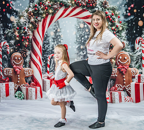 20251207-Dance-Station-Studios-Christmas-Portraits-4025