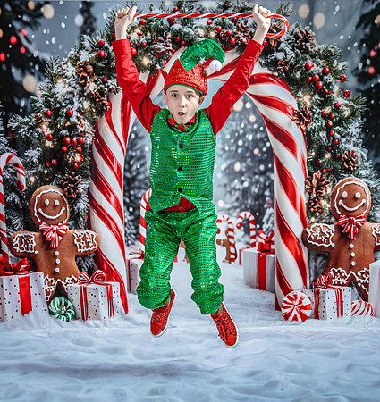 20251206-Dance-Station-Studios-Christmas-Portraits-3221
