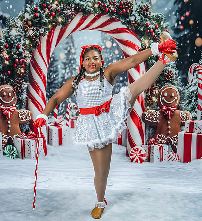 20251206-Dance-Station-Studios-Christmas-Portraits-3542