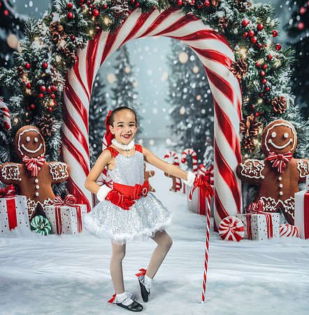 20251207-Dance-Station-Studios-Christmas-Portraits-3685
