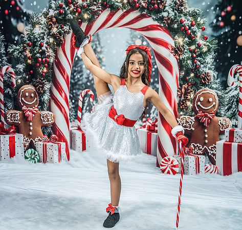 20251207-Dance-Station-Studios-Christmas-Portraits-3692-