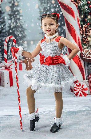 20251207-Dance-Station-Studios-Christmas-Portraits-3994