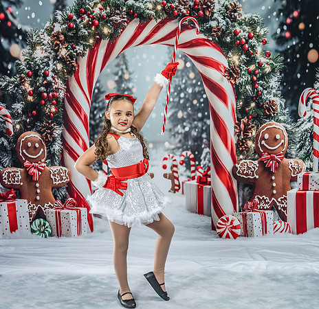 20251207-Dance-Station-Studios-Christmas-Portraits-3972