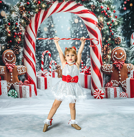 20251207-Dance-Station-Studios-Christmas-Portraits-4099