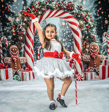 20251207-Dance-Station-Studios-Christmas-Portraits-4116