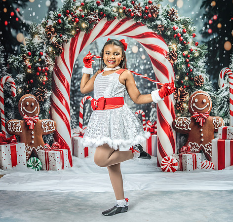20251207-Dance-Station-Studios-Christmas-Portraits-4185