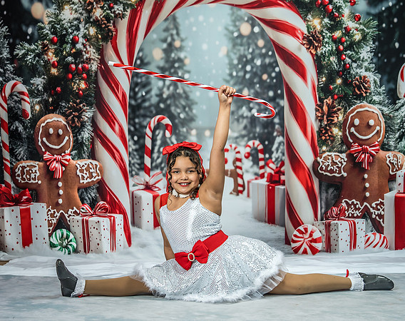 20251207-Dance-Station-Studios-Christmas-Portraits-4204