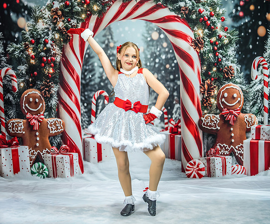 20251207-Dance-Station-Studios-Christmas-Portraits-4287