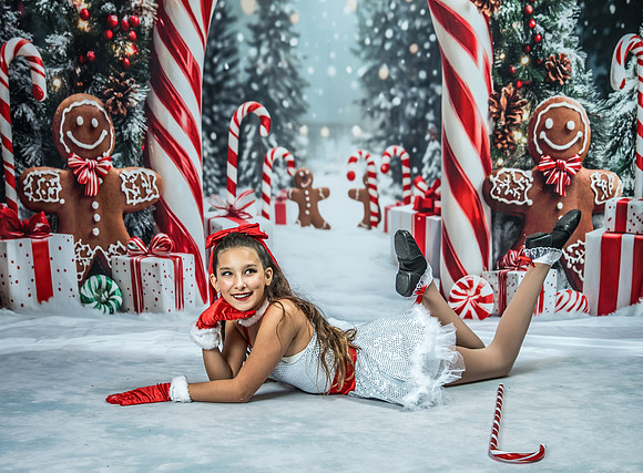 20251207-Dance-Station-Studios-Christmas-Portraits-4329