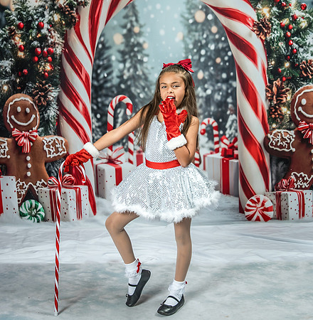 20251207-Dance-Station-Studios-Christmas-Portraits-4358