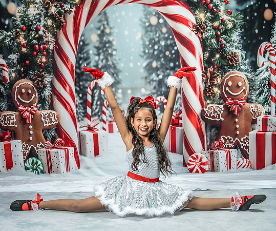 20251207-Dance-Station-Studios-Christmas-Portraits-4338