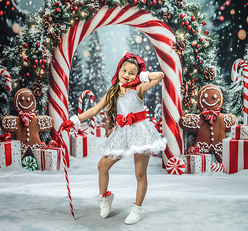 20251207-Dance-Station-Studios-Christmas-Portraits-4454