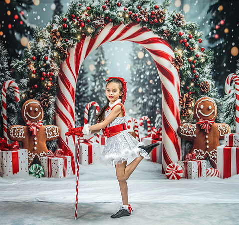 20251207-Dance-Station-Studios-Christmas-Portraits-4464-