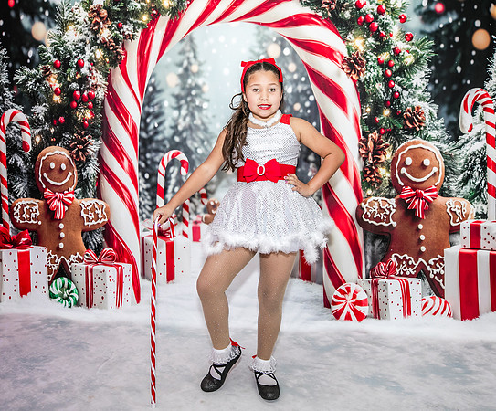 20251214-Dance-Station-Studios-Christmas-Portraits-1406