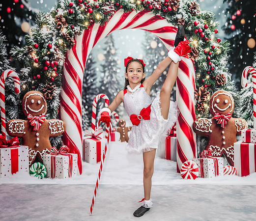 20251214-Dance-Station-Studios-Christmas-Portraits-1423