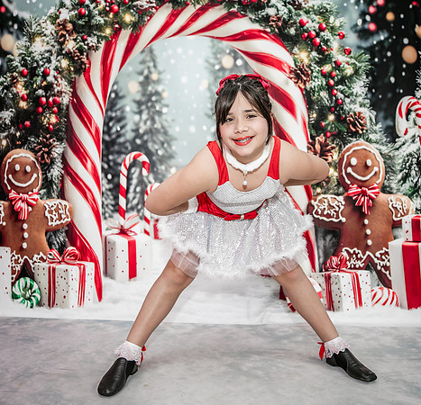 20251214-Dance-Station-Studios-Christmas-Portraits-1703