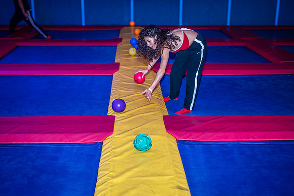 Planet-Obstacle-Adults-Night-0063
