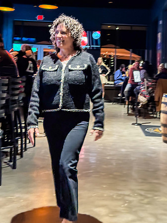 20241122-Runway-on-Tap-ApricotLane-Celebration-Brewing-4371-i