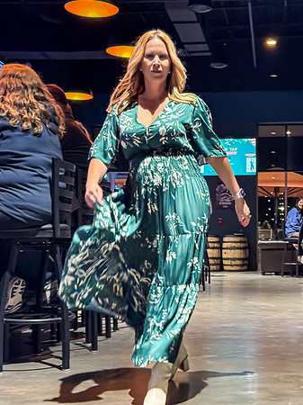 20241122-Runway-on-Tap-ApricotLane-Celebration-Brewing-4385-i