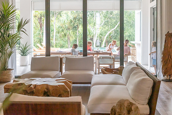 20220923-Reunion-Vacation-Home-4450m-livingroom