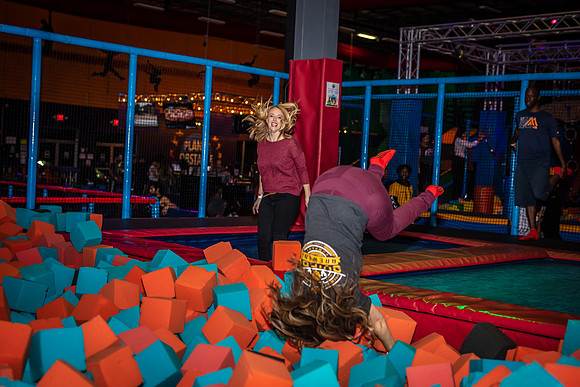 Planet-Obstacle-Adults-Night-0017