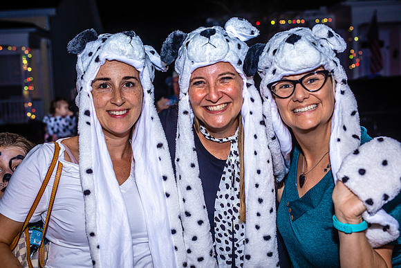 Cruella-Dalmatians-Jeater-Bend-8370-