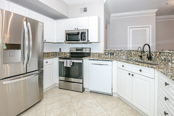 20250726-Condo-211-Longview-Ave-Celebration-Ryan-Mondics-9352