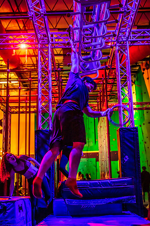 Planet-Obstacle-Adults-Night-0153