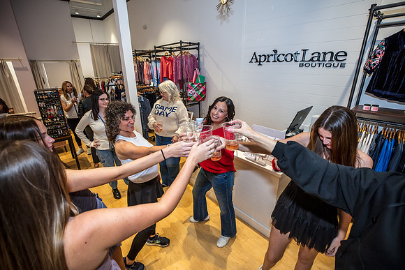20241122-Runway-on-Tap-ApricotLane-Celebration-Brewing-4337-