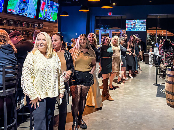 20241122-Runway-on-Tap-ApricotLane-Celebration-Brewing-4441-i--