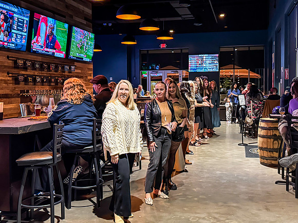 20241122-Runway-on-Tap-ApricotLane-Celebration-Brewing-4441-i-
