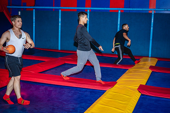 Planet-Obstacle-Adults-Night-0111
