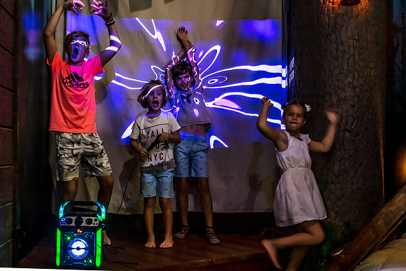 20220923-Reunion-Vacation-Home-4395m-karaoke