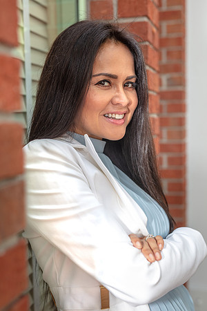 Sara-Valencia-Headshot-7979