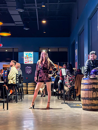 20241122-Runway-on-Tap-ApricotLane-Celebration-Brewing-4393-i