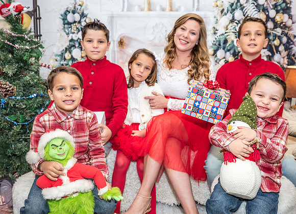 20221224-Christmas-Family-Session-Crystal-7648