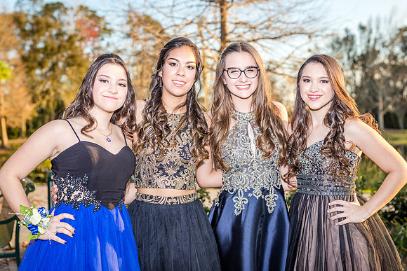 8th-grade-dance-party-2018-I-1528