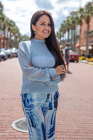 Sara-Valencia-Headshot-8006