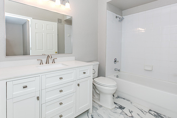 20250726-Condo-211-Longview-Ave-Celebration-Ryan-Mondics-9371-
