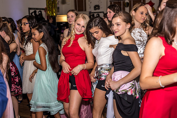 8th-grade-dance-party-2018-1652
