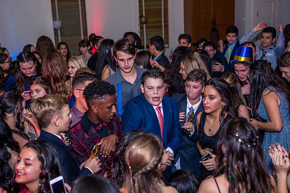 8th-grade-dance-party-2018-1806