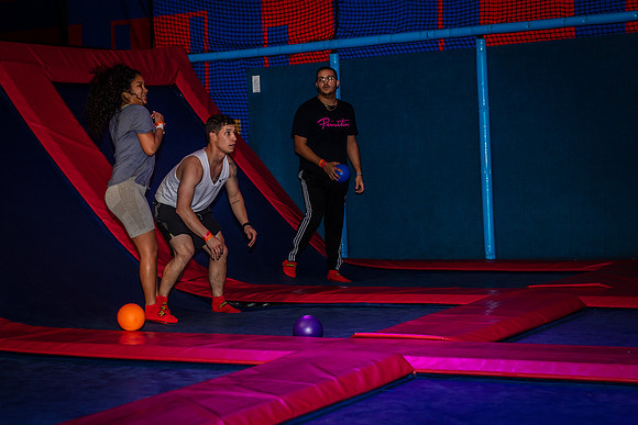 Planet-Obstacle-Adults-Night-0060