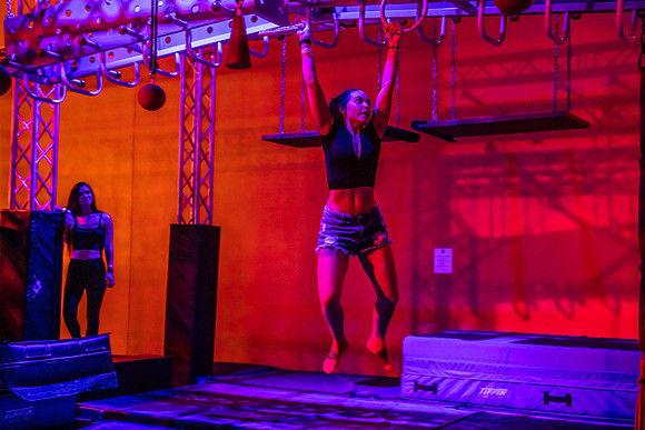Planet-Obstacle-Adults-Night-0146