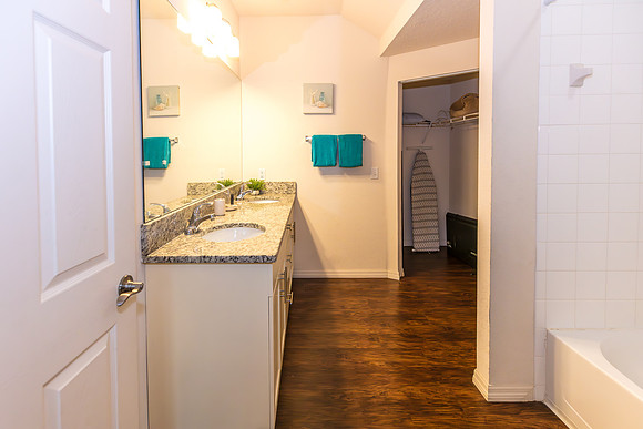 20240807-West-Lucaya-Village-Resort-Townhouse-1-1704