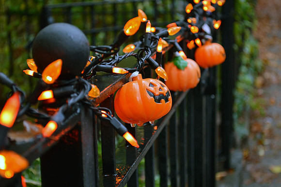 Halloween-trick-or-treat-00