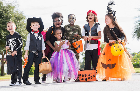 Halloween-trick-or-treat-001--