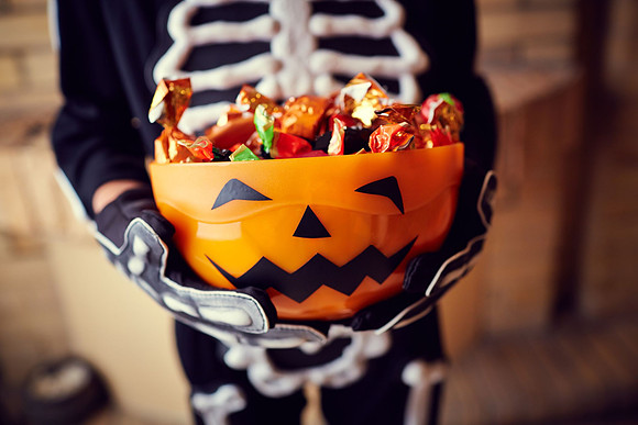Halloween-trick-or-treat-002-